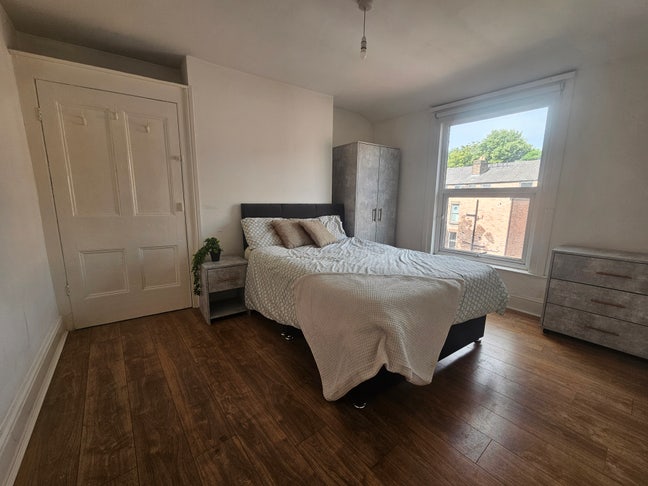 Lark Lane Location - Great Size Room Coming Free Main Photo