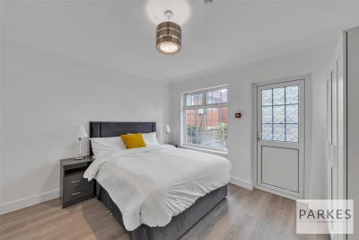 Room available for rent all bills included Main Photo