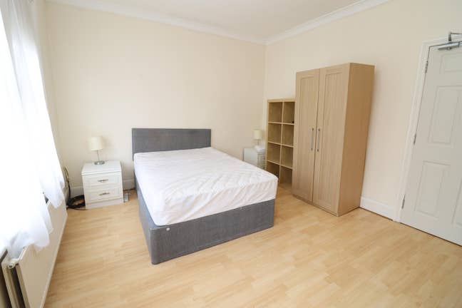 2 Rooms, Living Room, 5mins walk to Elizabeth Line Main Photo