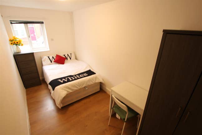 Double Bedroom Avaliable Now Main Photo