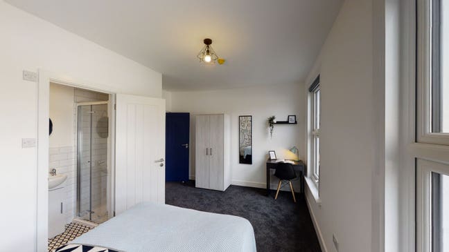 Luxury room with EN-SUITE shower room Main Photo