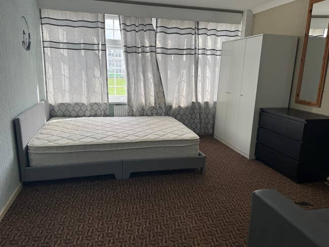 Double Room Available in Brecon Close, CR4  Main Photo