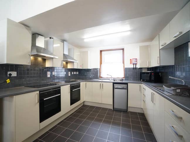 6 Bed House Large Rooms Fast Internet 2026-27 Main Photo