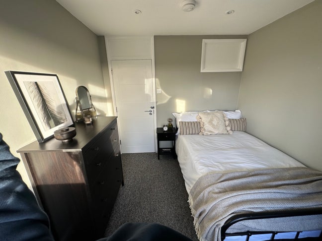 💫`Double Room  💫 All bills included 💫 Main Photo