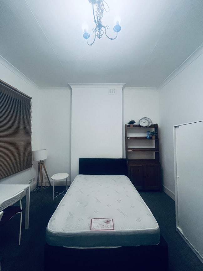 3 bed 1 bath for rent in Clapham Junction  Main Photo