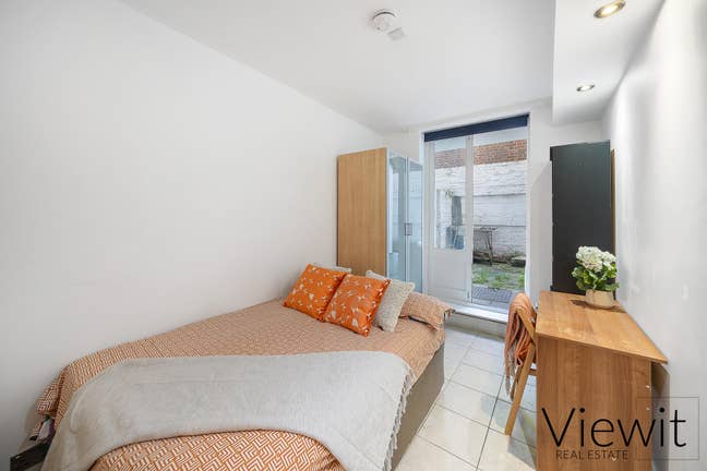 2 Large double rooms in a cozy flat , Earl's Court Main Photo