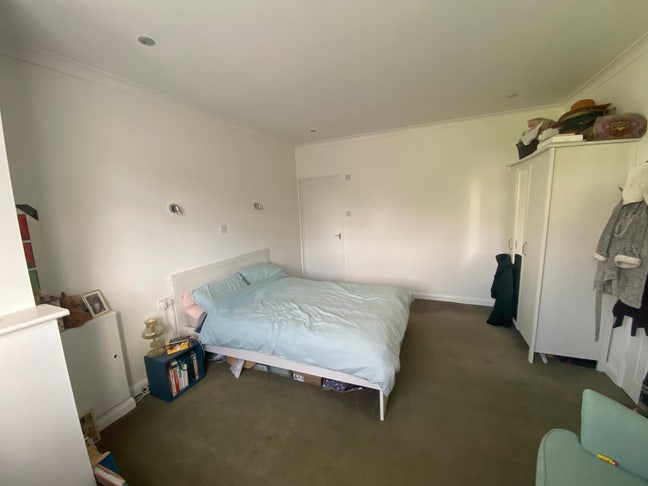 Double en-suite room available  Main Photo