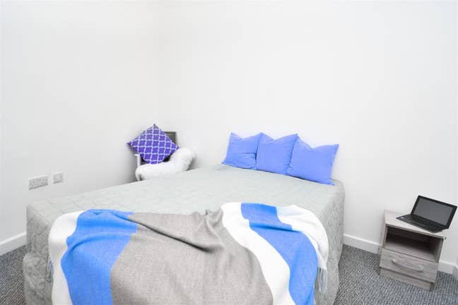 Well presented rooms close to town centre!!! Main Photo