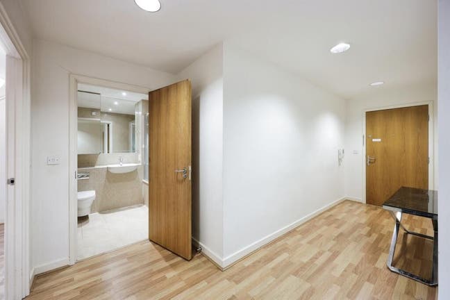 Flat 75 Quadrant court Main Photo