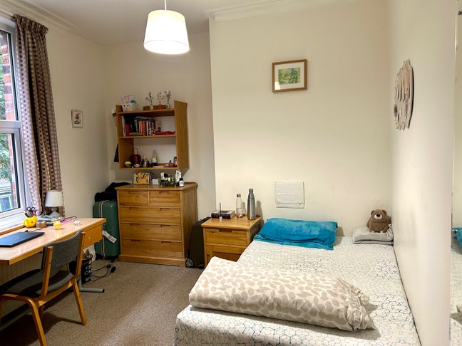 Room available in 5- bed house| Female Flatmate Main Photo