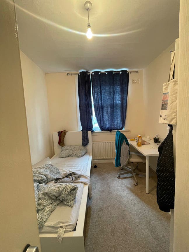 Superb Room in WHITE CITY Next to station🔥 Main Photo