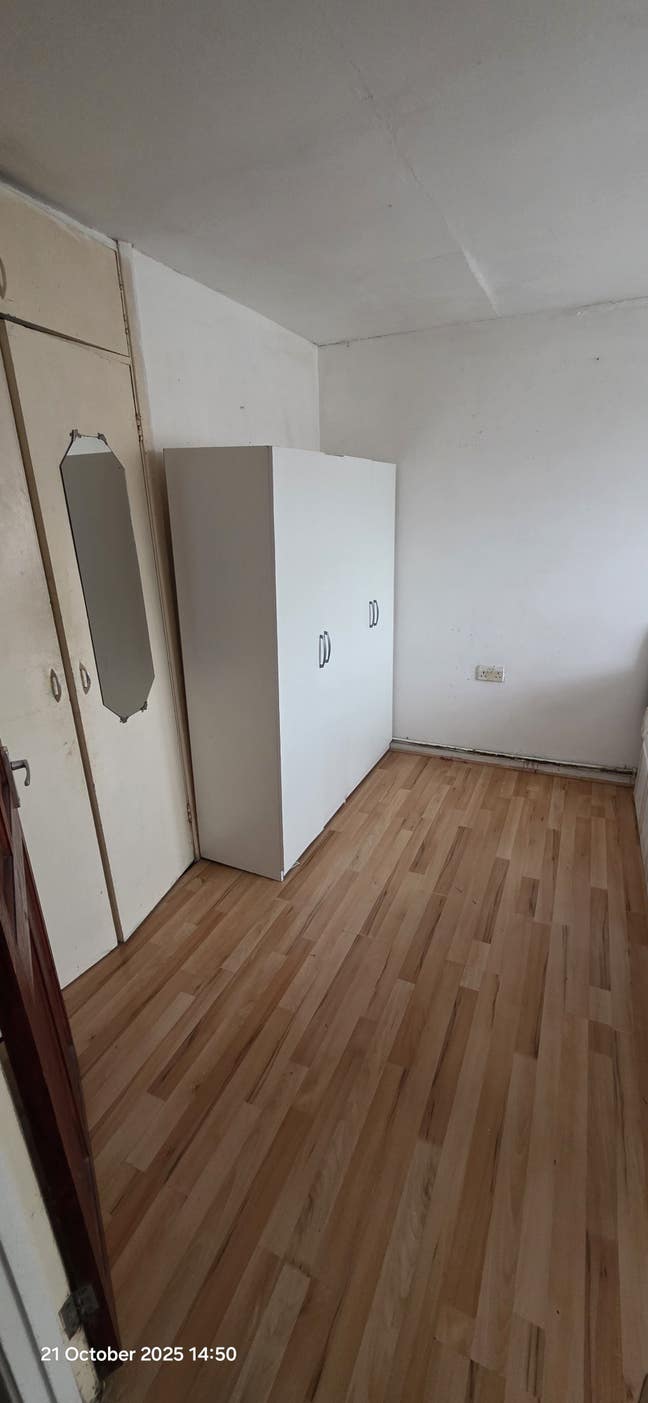 Double size bedroom available for rent. Main Photo