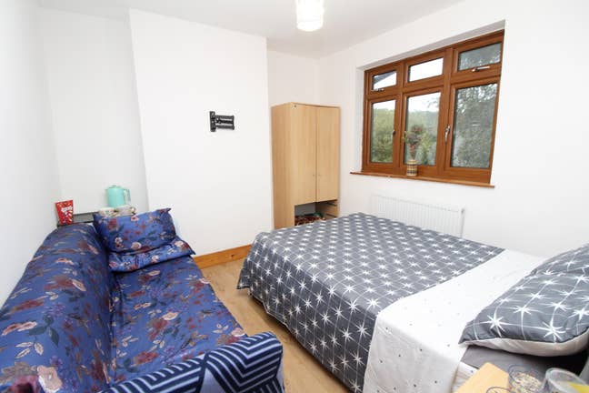 3 Double Rooms to Rent in Abbeywood Main Photo