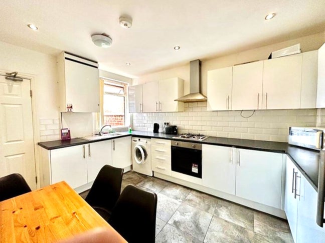 Affordable Comfort! Double Room  in Doncaster Main Photo