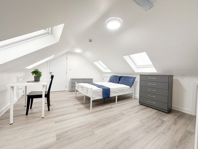 8  Ensuite Rooms 3 Mins from Piccadilly Line Main Photo