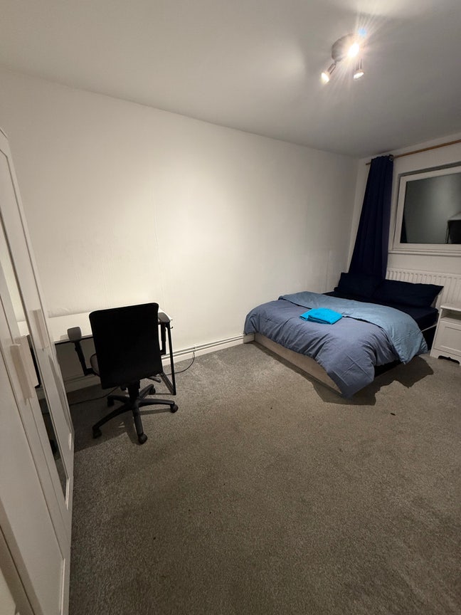 4 Double Bedrooms – Next to Roehampton University Main Photo