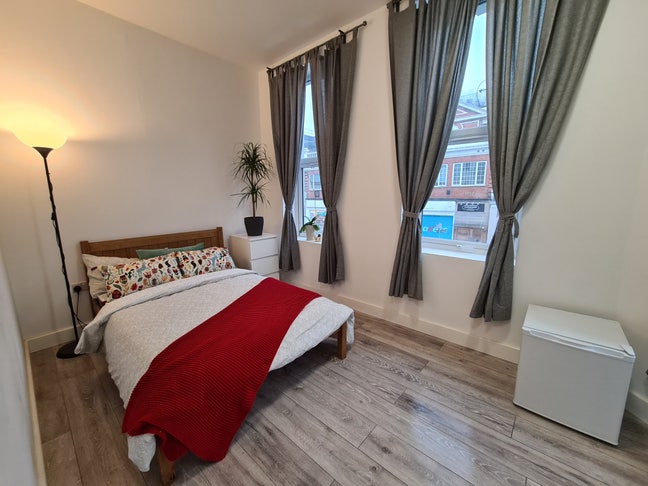 *Large room with private bathroom  Main Photo