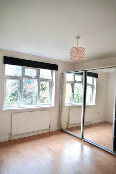 Double Room Available ASAP + Garden and Parking Main Photo