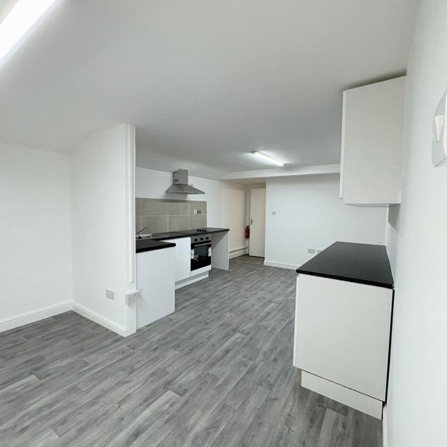 🏙️Newly Refurbed / 5 Mins to Overground🌟N18 ✨ Main Photo