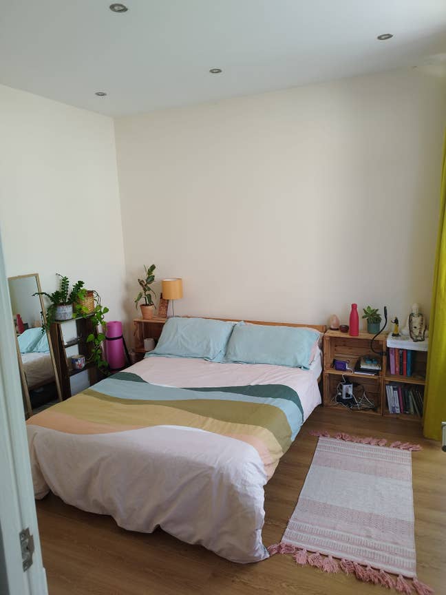 Spacious double room in ground floor maisonette  Main Photo
