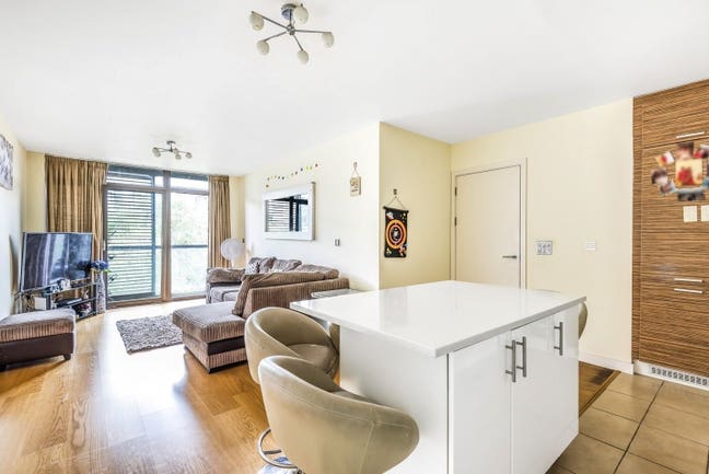 2 bedroom, 2 bathroom spacious Greenwich flat Main Photo