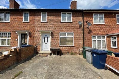 Double Bedroom in a shared house Main Photo