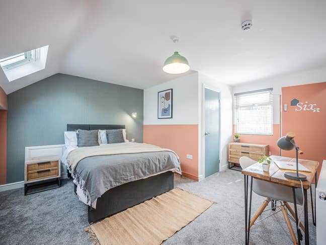 ** NEW Modern Luxury En Suite -All Bills Included! Main Photo