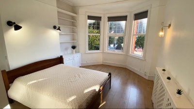 2 Beautiful rooms in 3bed - couples welcome ! Main Photo