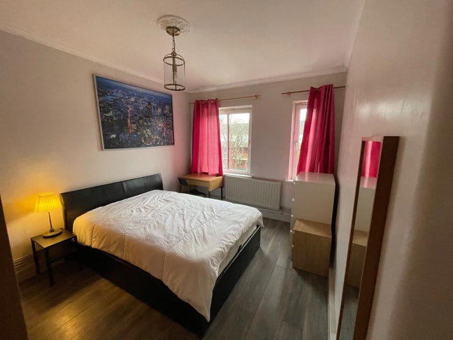 Exquisite Room - 5min to Tube - Close to Shops! Main Photo