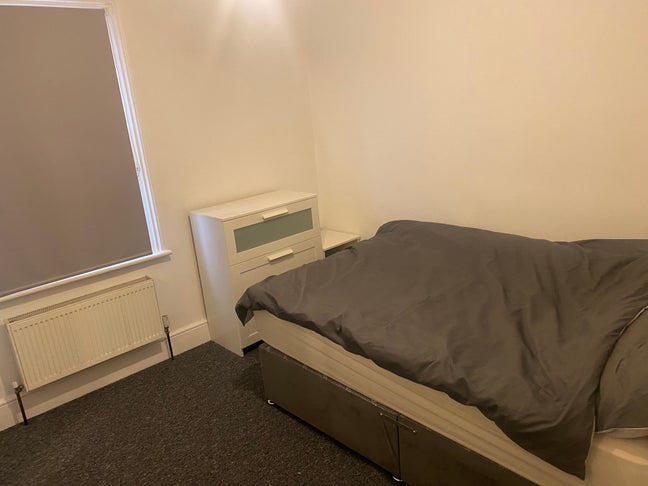 Furnished clean double room  Main Photo