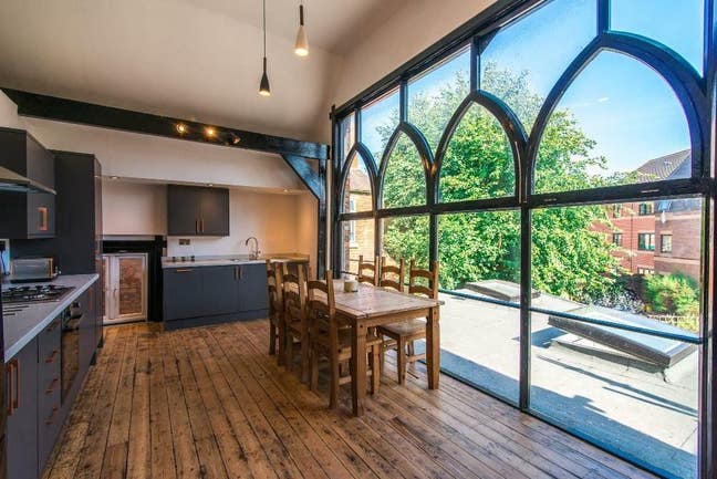 A Rare Find - Rooms in Stylish House Share Main Photo