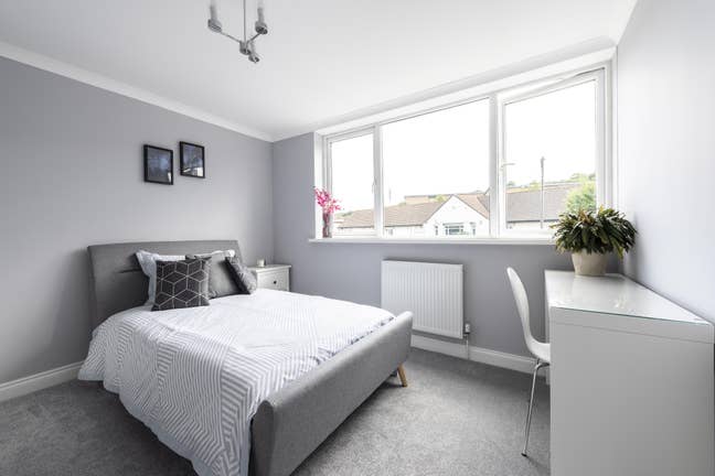 Double Ensuite Room- Great Transport Links Main Photo