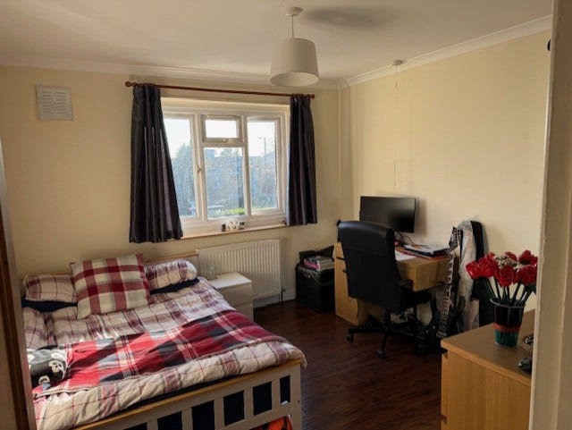 Double room in Barnes flatshare Main Photo