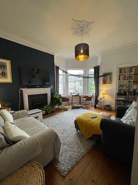 Bright & Quiet Room with Private Vestibule! Main Photo