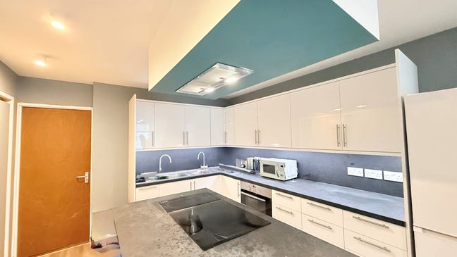 Newly Refurbished  Rooms in sought after area  Main Photo
