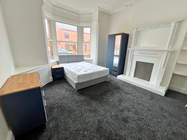 5 Rooms for rent in  Golborne, Warrington WA3  Main Photo