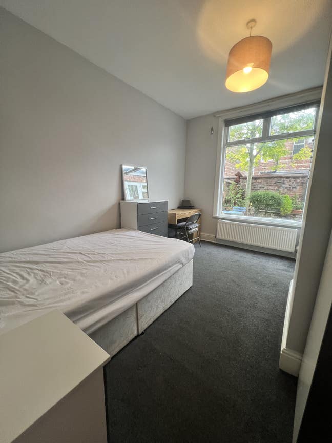 🌿 Spacious Double Ensuite Room – Fallowfield Main Photo