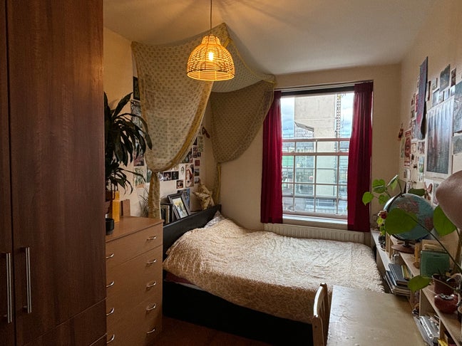 Double Bedroom Waterloo Main Photo