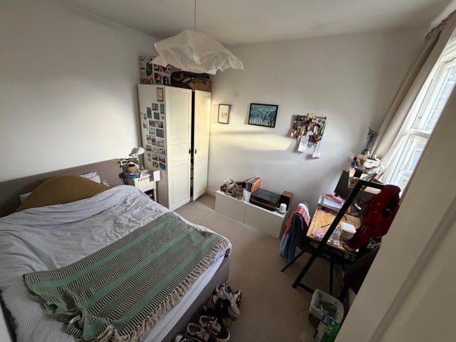 Room 30 second walk from Tooting Bec Station Main Photo