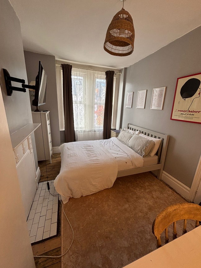 Lovely Room in Shepherd’s bush with tv /wifi  Main Photo