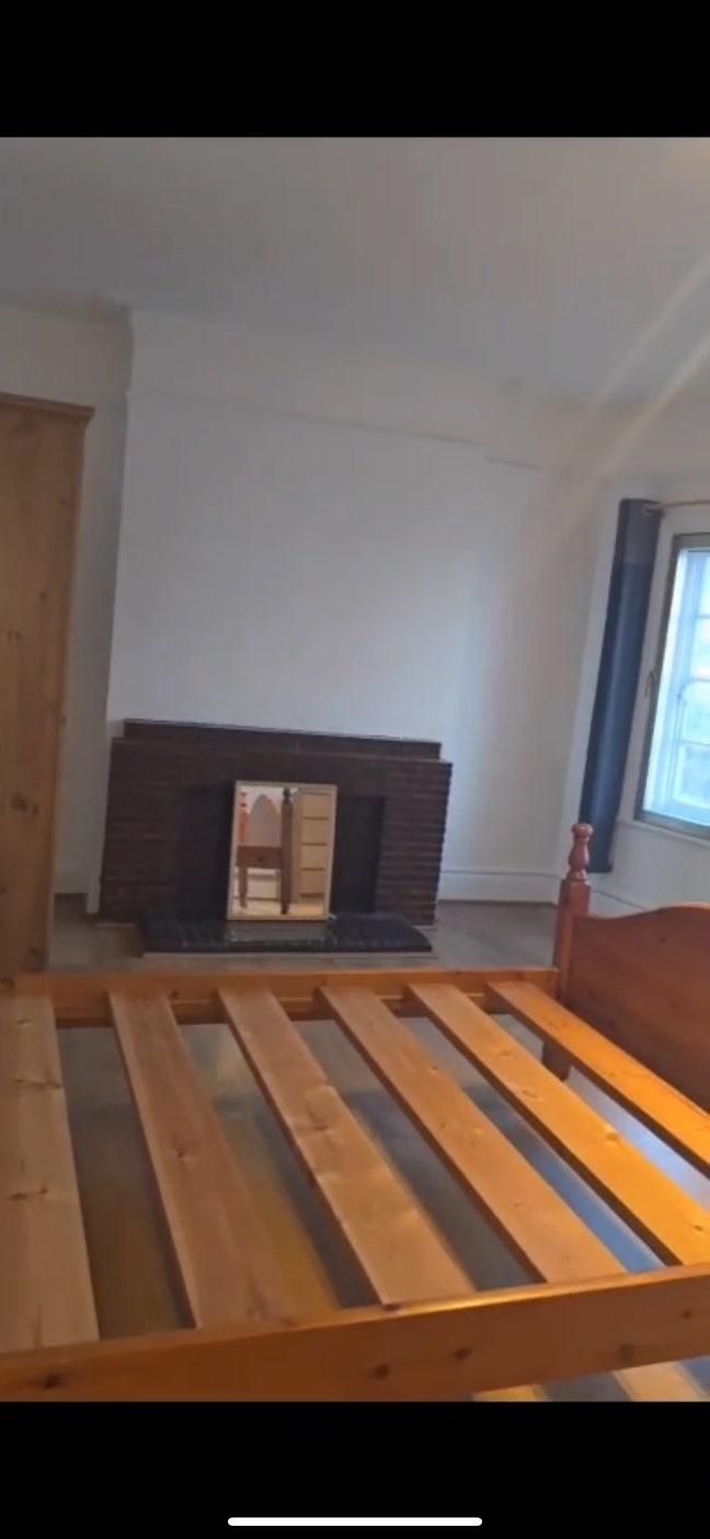 Shared bedroom available for rent Main Photo