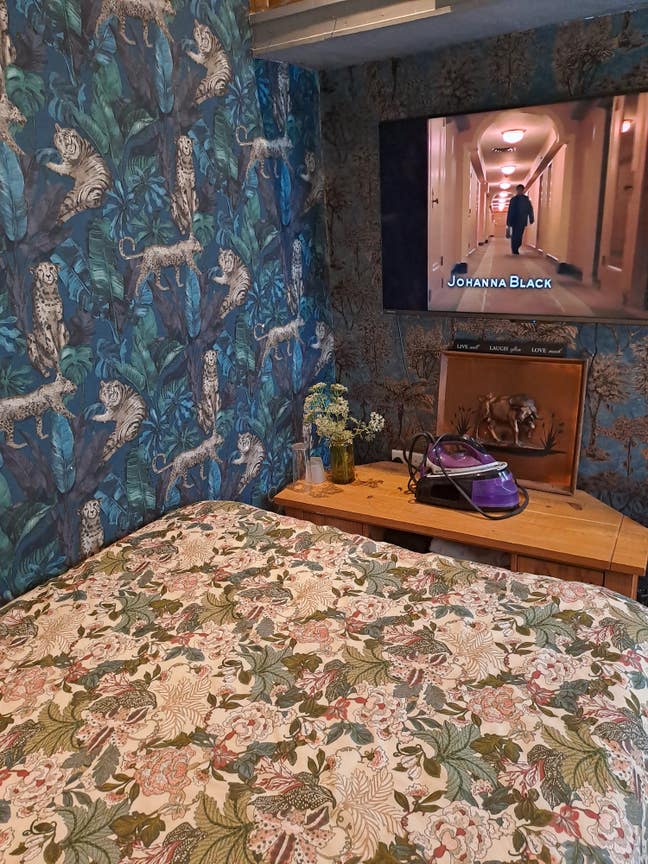 Newly safe furbished family room .   Main Photo