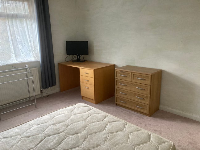 Double Room not far from Town / Hospital / Shops Main Photo