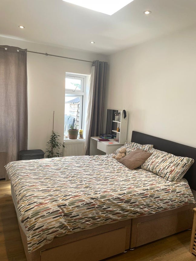 Luxury female big double bedrooms for rent  Main Photo