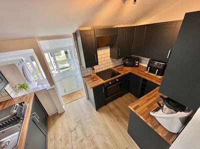 Double bedroom in a quiet house with sea views  Main Photo