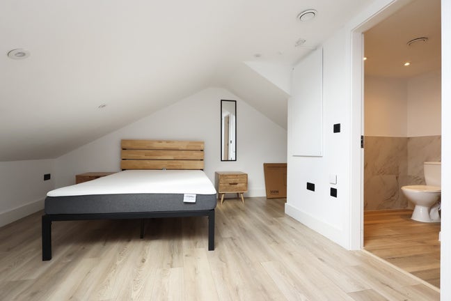 ✨ Luxury Ensuite Rooms – All Bills Included – City Main Photo