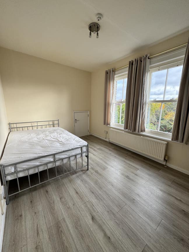 Nice one bedroom flat, quiet area, Shepherds Bush Main Photo