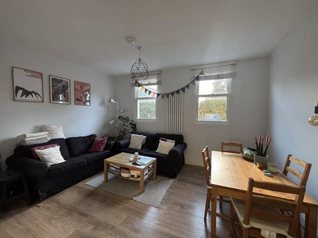 Bright double room in relaxed Hackney home Main Photo