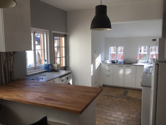 Great room in female house Okehampton Road EX4 Main Photo