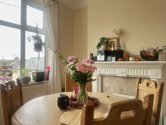 2 rooms available asap in lovely 3 bed house! Main Photo